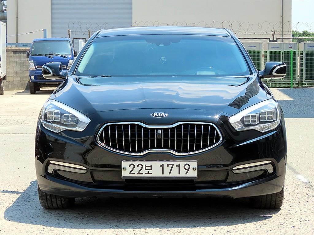 Used Korean vehicle on a dealer lot in South Korea