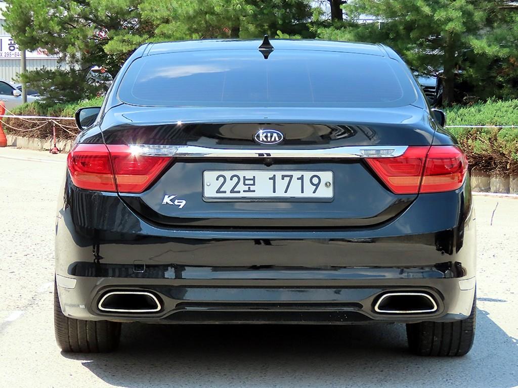 Used Korean vehicle on a dealer lot in South Korea