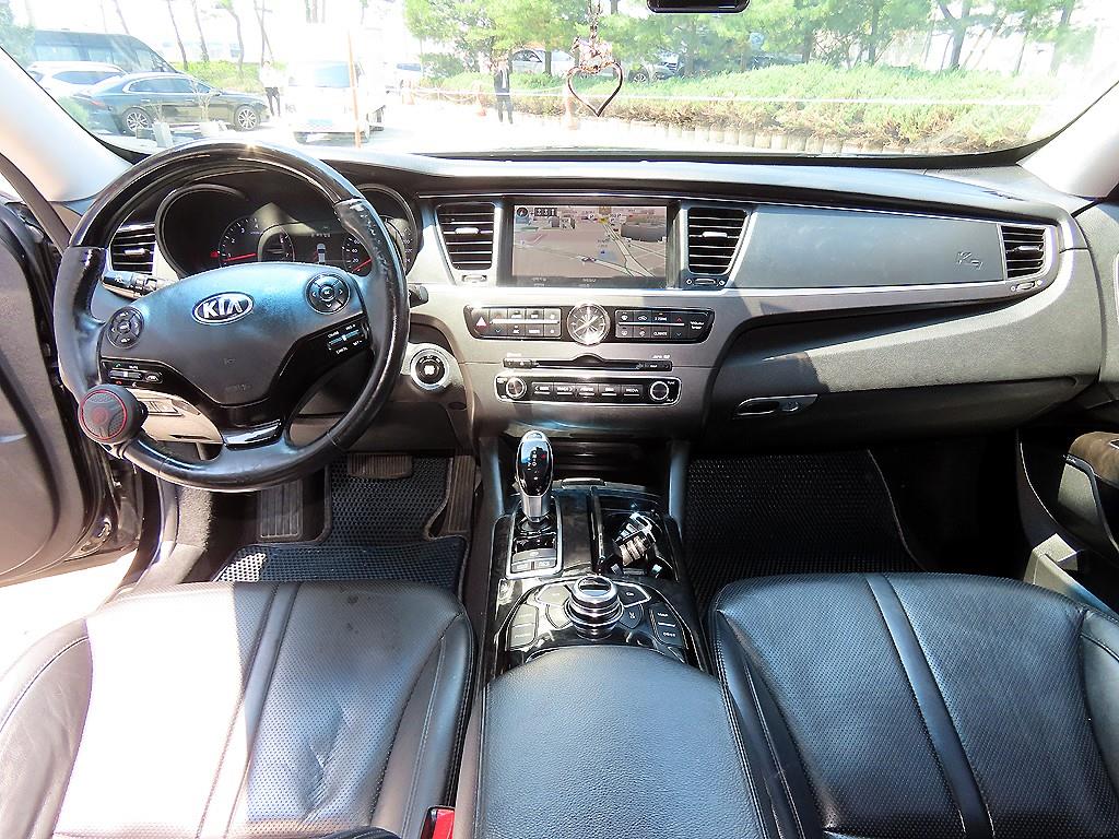 Used Korean vehicle on a dealer lot in South Korea