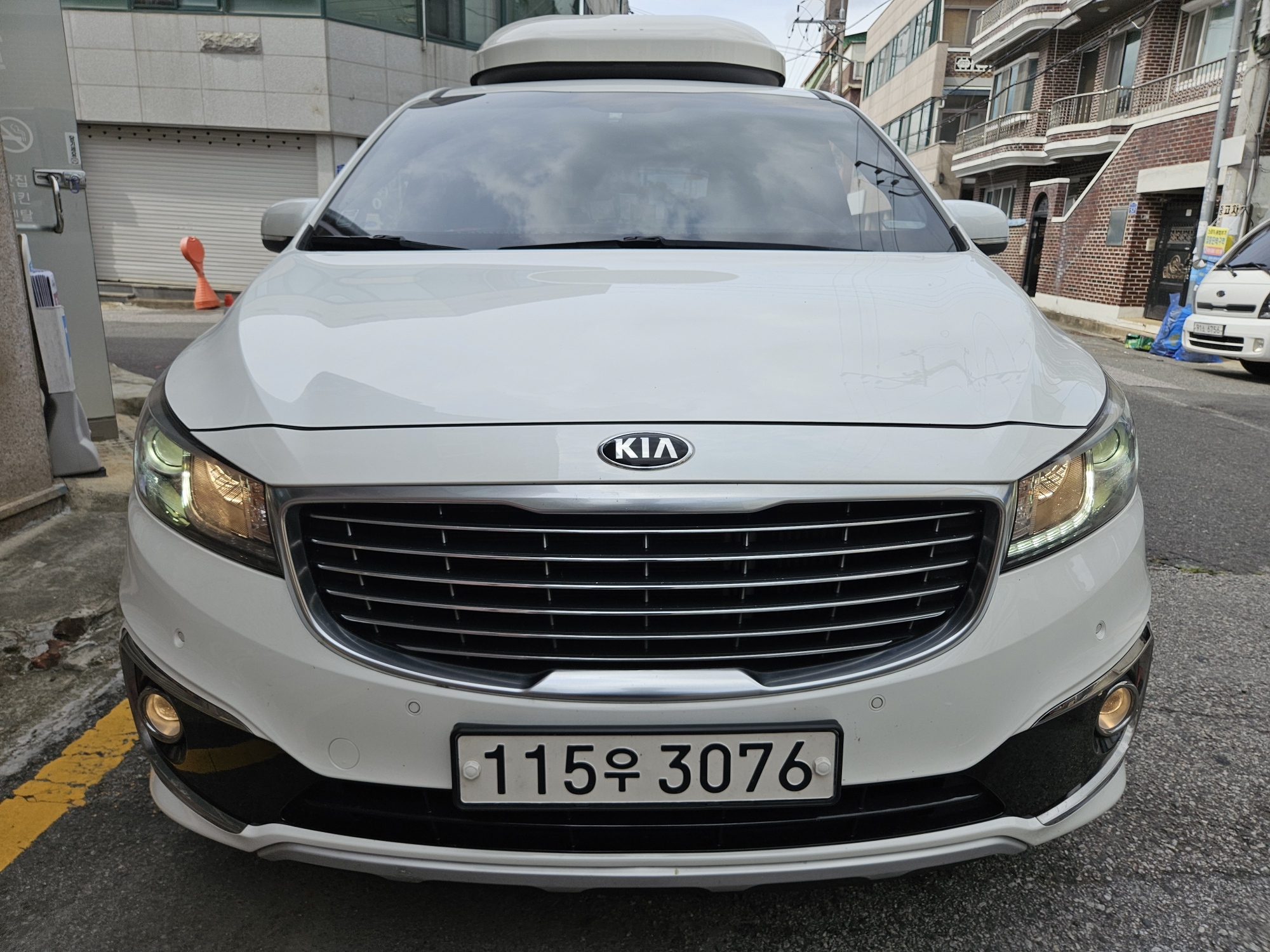 Used Korean vehicle on a dealer lot in South Korea