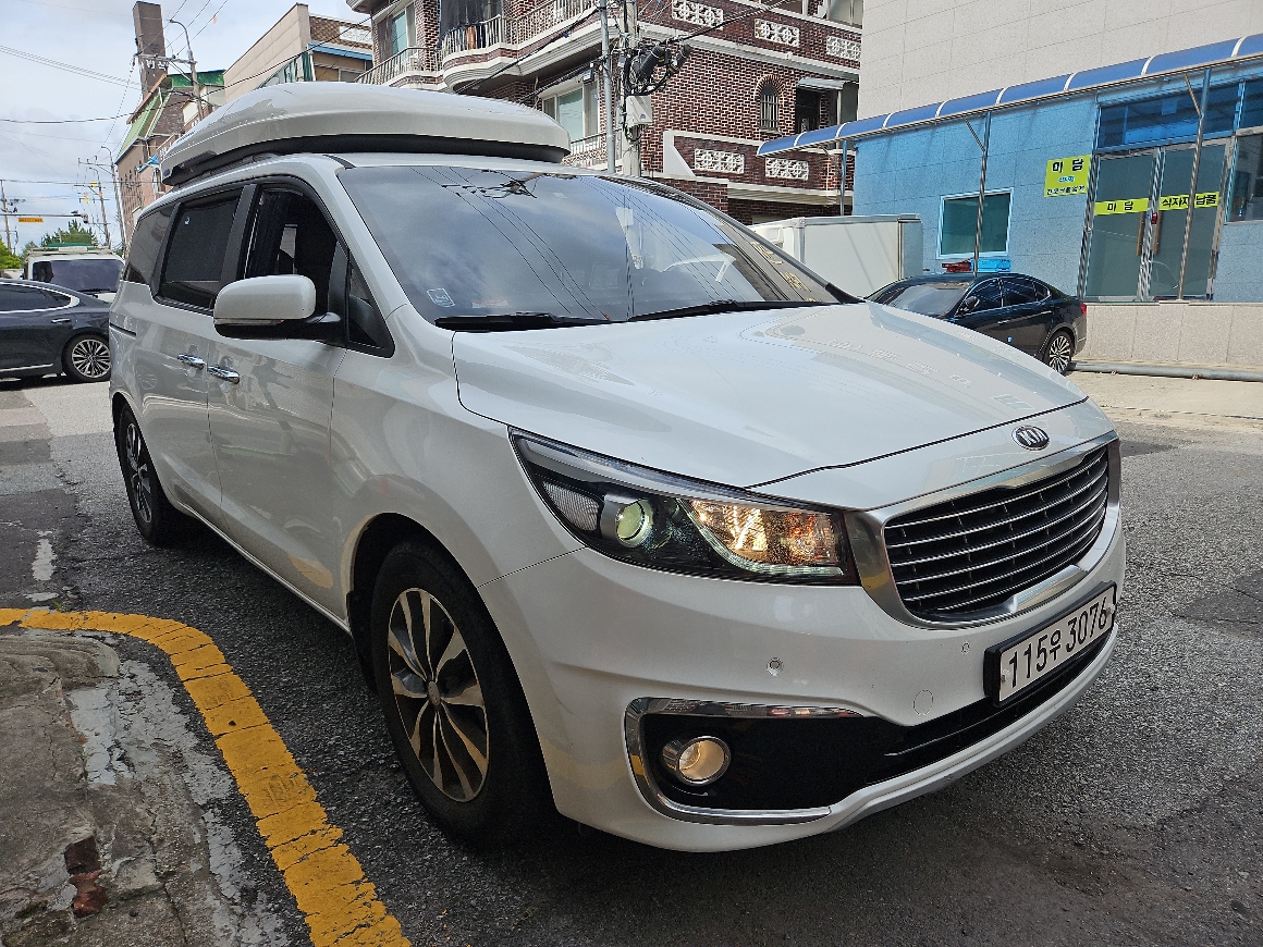 Used Korean vehicle on a dealer lot in South Korea