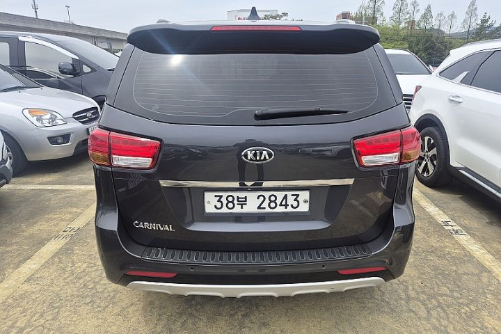 Kia Carnival (Sedona) for West African Fleet Operators: What Korean Auctions Know That Export Platforms Won’t Tell You