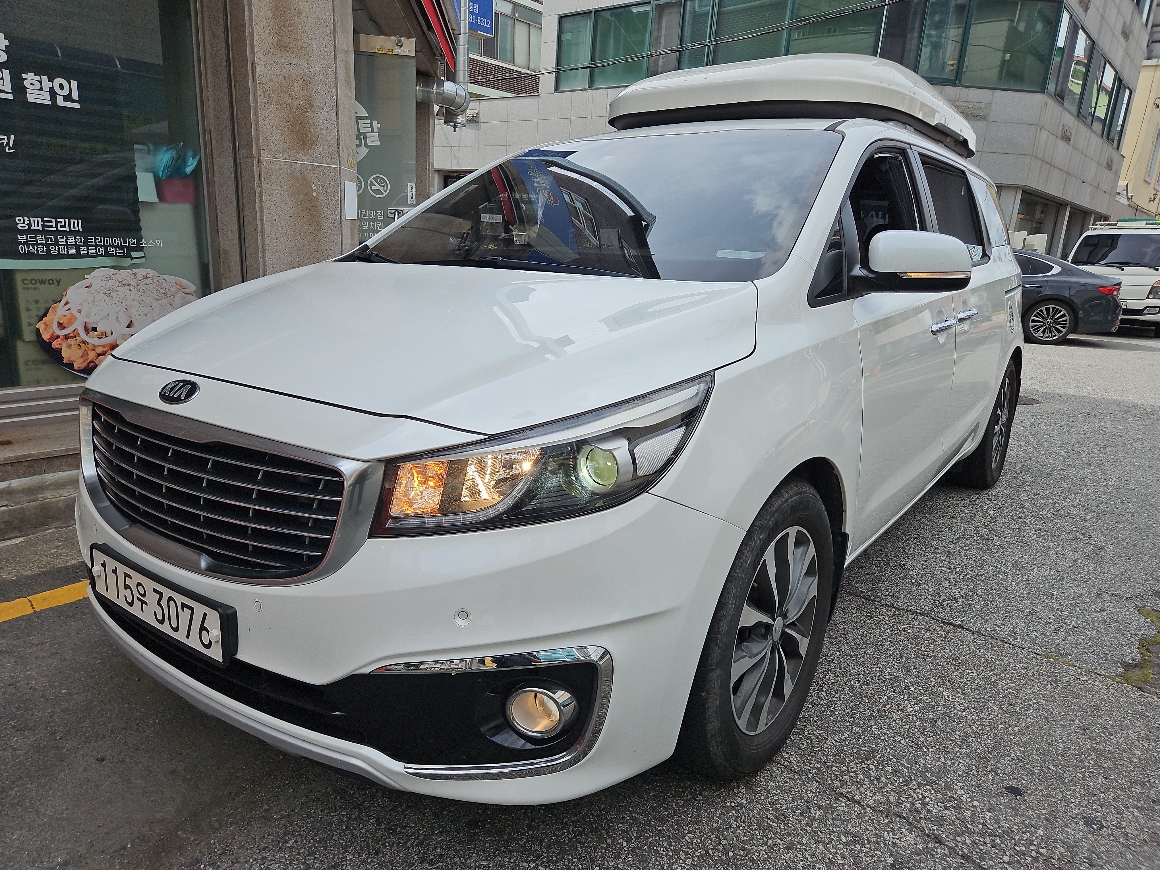 Used Korean vehicle on a dealer lot in South Korea