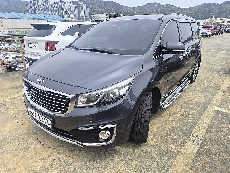 Used Korean vehicle on a dealer lot in South Korea